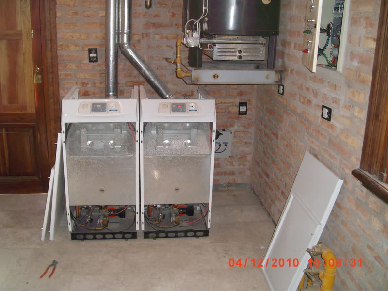 Sala de calderas con doble equipo instalado